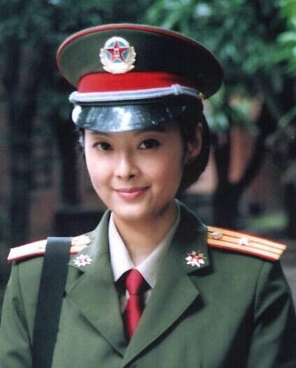 袁立军装照英姿飒爽