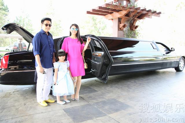 王诗龄公主出巡豪车接送 获赠大师手绘画像 王诗龄公主出巡豪车接送 获赠大师手绘画像