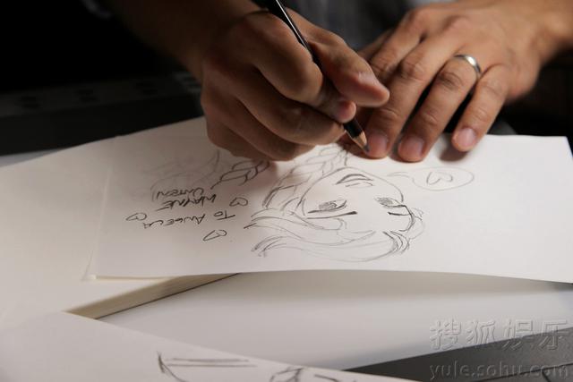 王诗龄公主出巡豪车接送 获赠大师手绘画像 王诗龄公主出巡豪车接送 获赠大师手绘画像