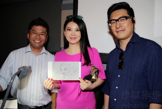 王诗龄公主出巡豪车接送 获赠大师手绘画像 王诗龄公主出巡豪车接送 获赠大师手绘画像