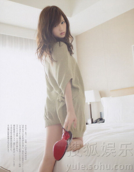     前AKB48成员前田敦子写真美腿白皙 妩媚诱人