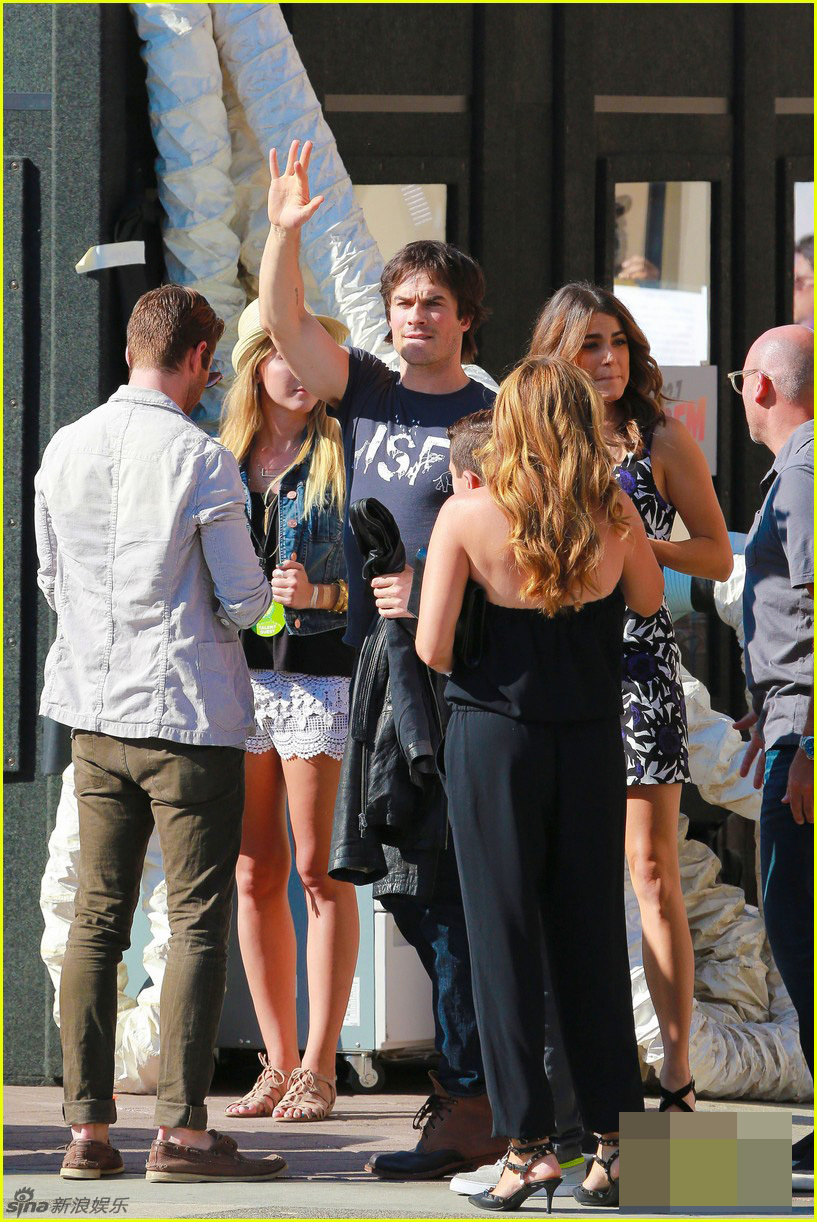 伊恩天使之城亲吻女友 艳阳高照秀翘臀