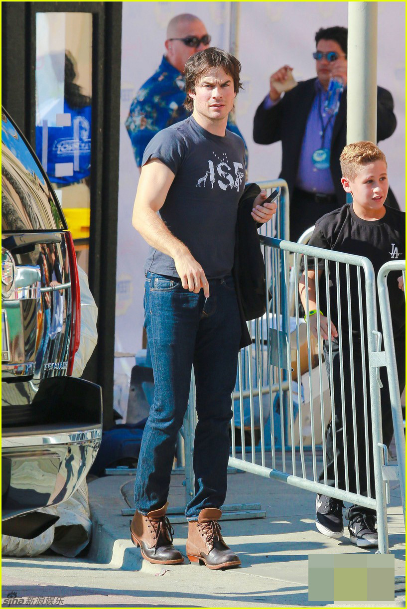 伊恩天使之城亲吻女友 艳阳高照秀翘臀