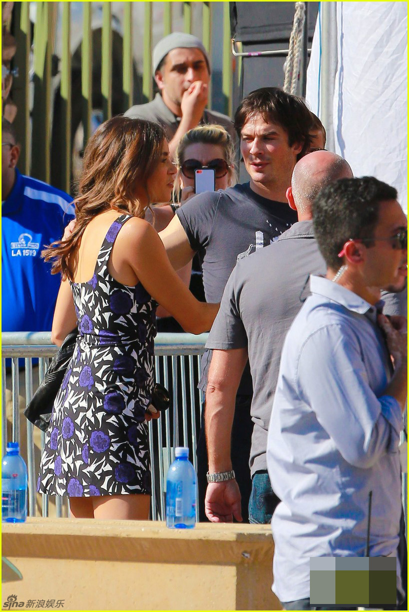 伊恩天使之城亲吻女友 艳阳高照秀翘臀