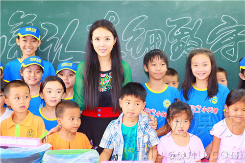 关爱留守儿童湘西行 氧气女神颜丹晨践行公益 