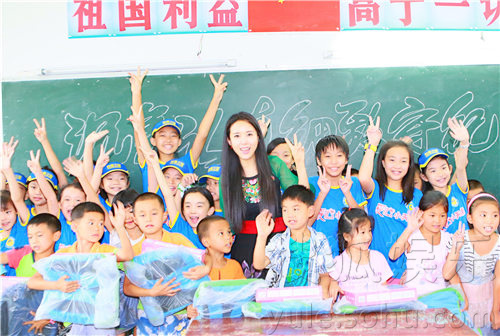 关爱留守儿童湘西行 氧气女神颜丹晨践行公益 