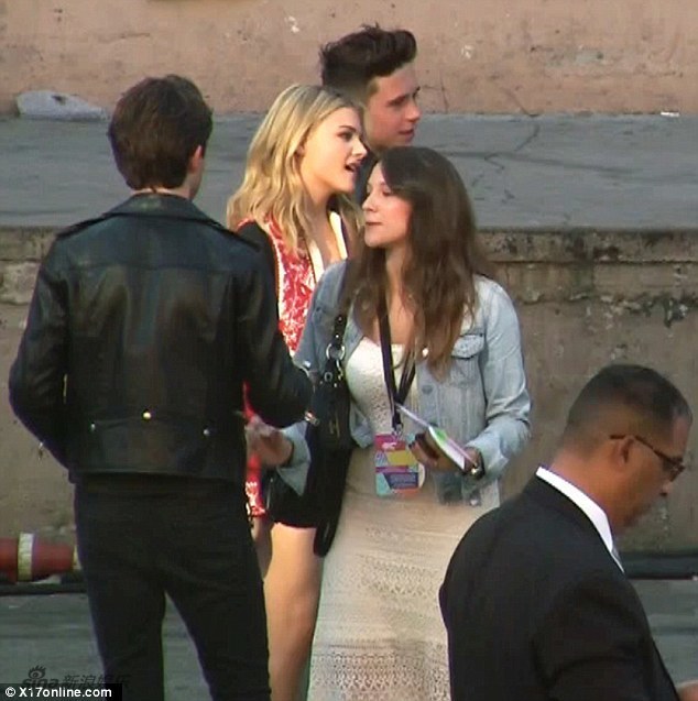 超杀女布鲁克林撇传闻再度约会 谈笑风生