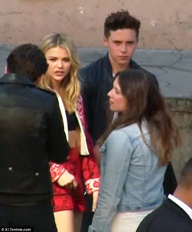 超杀女布鲁克林撇传闻再度约会 谈笑风生