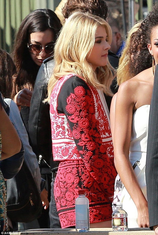 超杀女布鲁克林撇传闻再度约会 谈笑风生