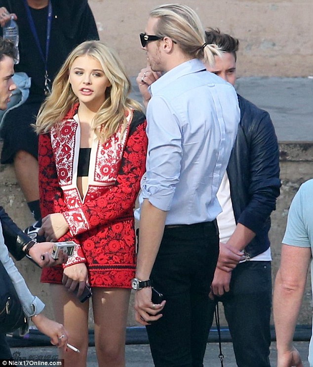 超杀女布鲁克林撇传闻再度约会 谈笑风生