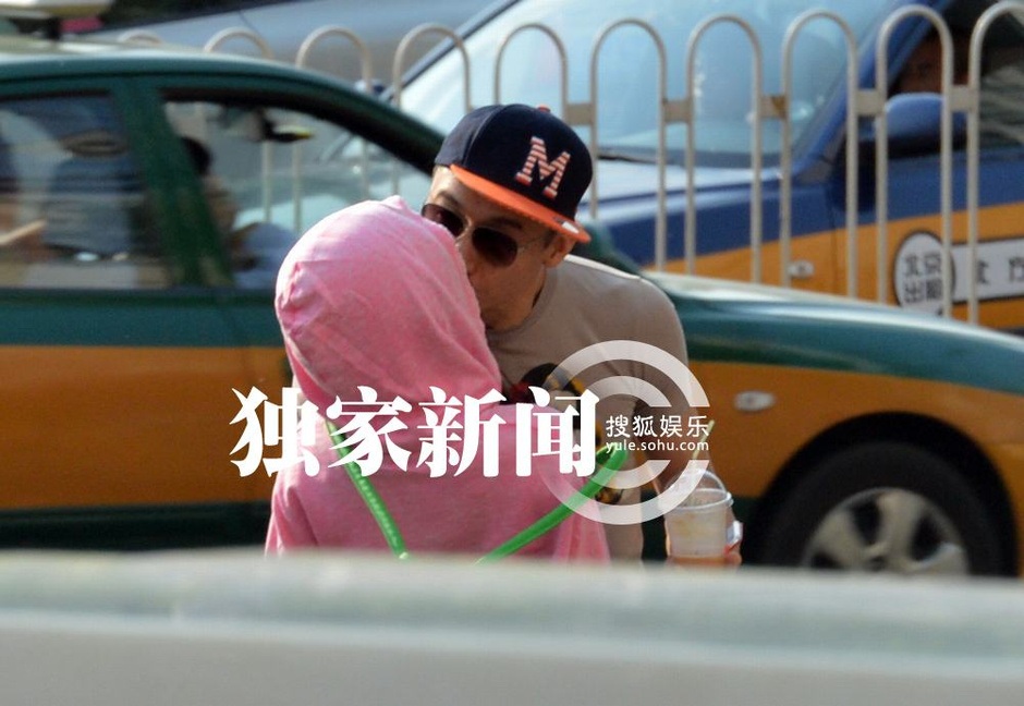 独家：高虎吸毒被行拘 被捕前曾和女友逛街亲吻