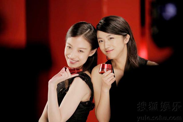 汤唯倪妮合拍广告 姐妹花亲密互动期待更多合作 汤唯倪妮合拍广告 姐妹花亲密互动期待更多合作
