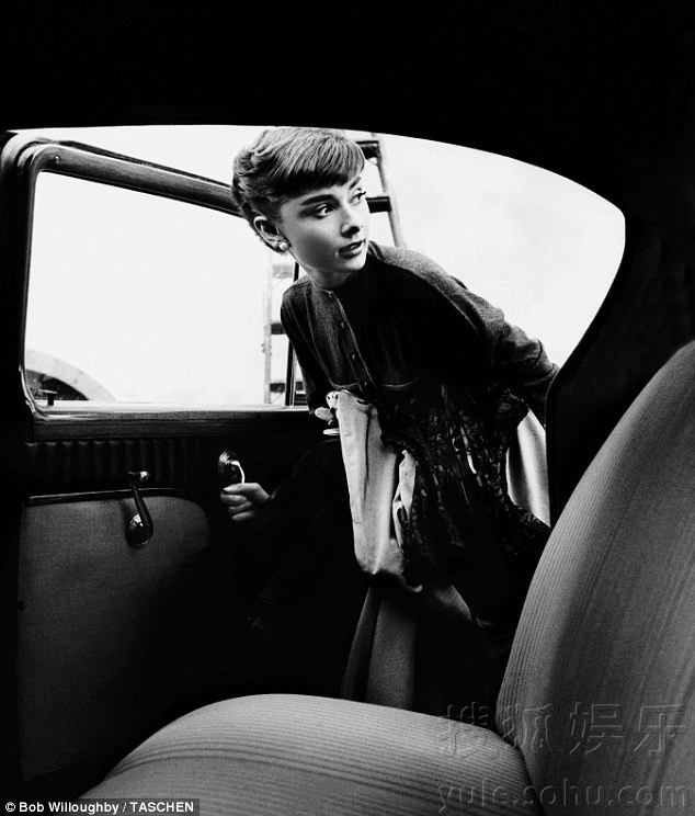   美国摄影师出版赫本照片集 大量幕后生活照曝光 