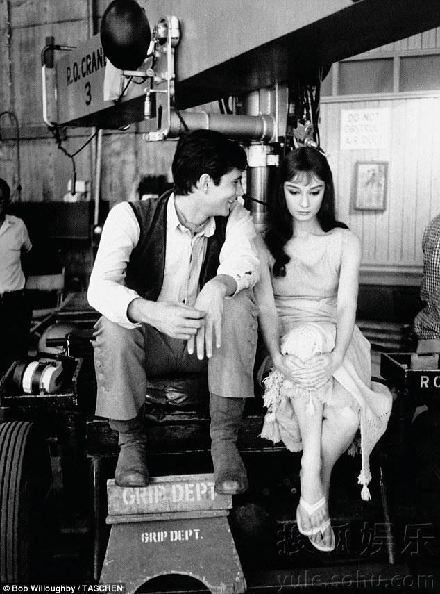   美国摄影师出版赫本照片集 大量幕后生活照曝光 