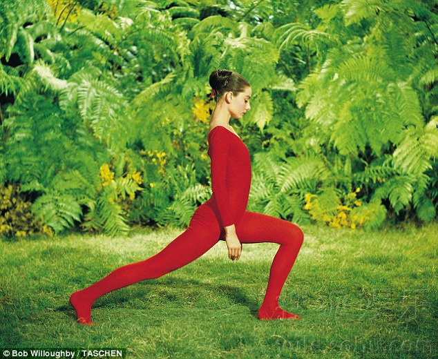   美国摄影师出版赫本照片集 大量幕后生活照曝光 