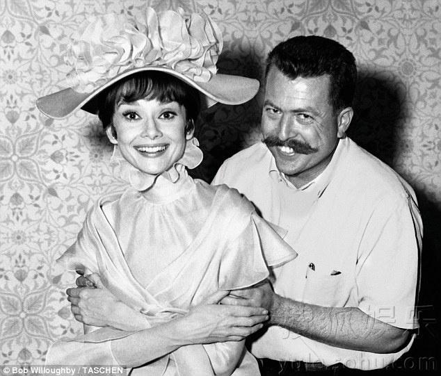   美国摄影师出版赫本照片集 大量幕后生活照曝光 