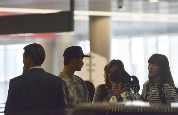  都叫兽来喽！金秀贤赴南京出席青奥会开幕式 