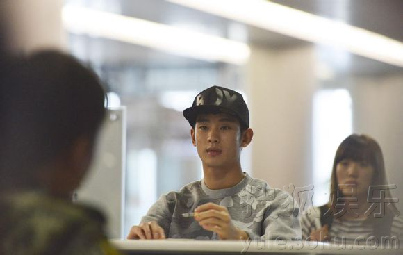  都叫兽来喽！金秀贤赴南京出席青奥会开幕式 