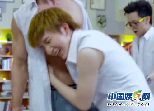 毕夏欲吻男神暧昧动人 梁君诺摸同性腹肌毁三观