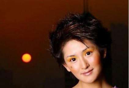 逐渐进化到拍写真时是这样 这时的谢娜已经瘦下来了