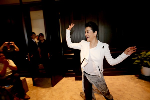 毛阿敏自曝最爱素颜逛菜市场