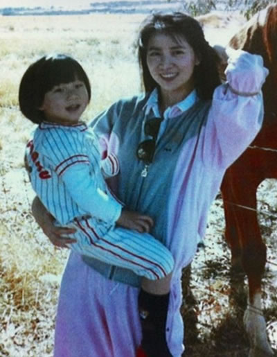 揭秘房祖名吸毒“自毁”：龙太子从小缺父爱