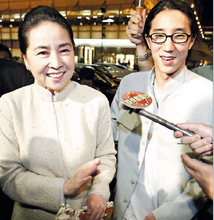 揭秘房祖名吸毒“自毁”：龙太子从小缺父爱