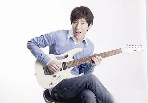 揭秘房祖名吸毒“自毁”：龙太子从小缺父爱