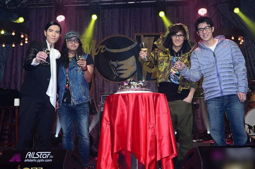 揭秘房祖名吸毒“自毁”：龙太子从小缺父爱