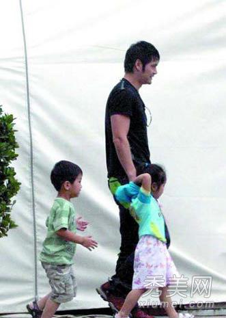 盘点生双胞胎的明星 赵本山妻子生龙凤胎 盘点生双胞胎的明星 赵本山妻子生龙凤胎