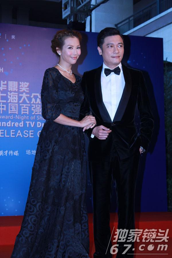 华鼎奖红毯:郑爽脸歪嘴斜难敌江一燕清秀 佟丽娅俏皮作揖