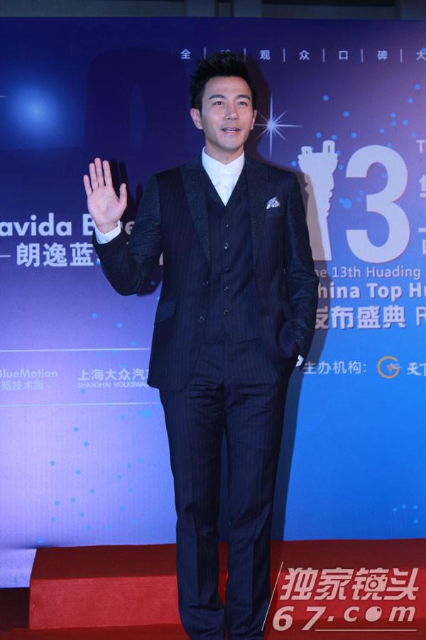 华鼎奖红毯:郑爽脸歪嘴斜难敌江一燕清秀 佟丽娅俏皮作揖