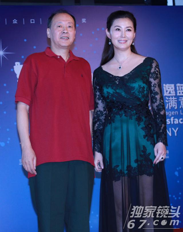 华鼎奖红毯:郑爽脸歪嘴斜难敌江一燕清秀 佟丽娅俏皮作揖