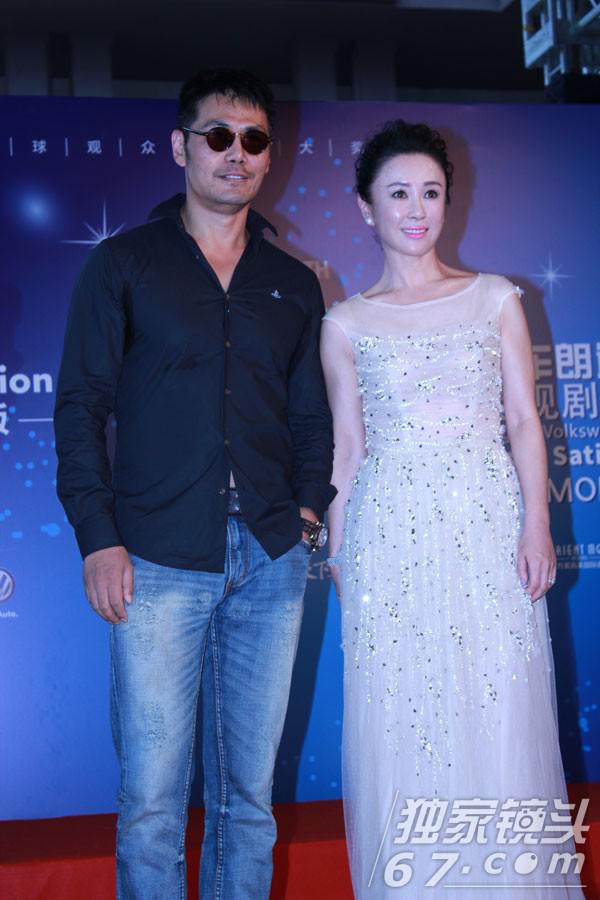 华鼎奖红毯:郑爽脸歪嘴斜难敌江一燕清秀 佟丽娅俏皮作揖