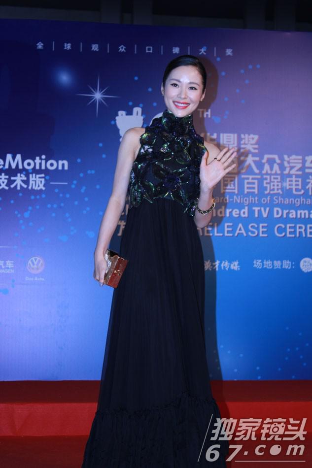 华鼎奖红毯:郑爽脸歪嘴斜难敌江一燕清秀 佟丽娅俏皮作揖