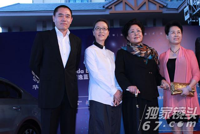 华鼎奖红毯:郑爽脸歪嘴斜难敌江一燕清秀 佟丽娅俏皮作揖