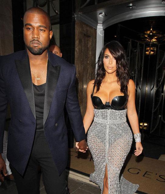 金·卡戴珊着透视装出街 与侃爷十指相扣秀恩爱