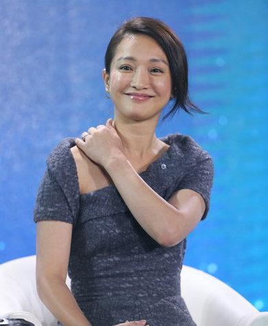 周迅亮相脸庞圆润现双下巴 婚后甜蜜发福明显