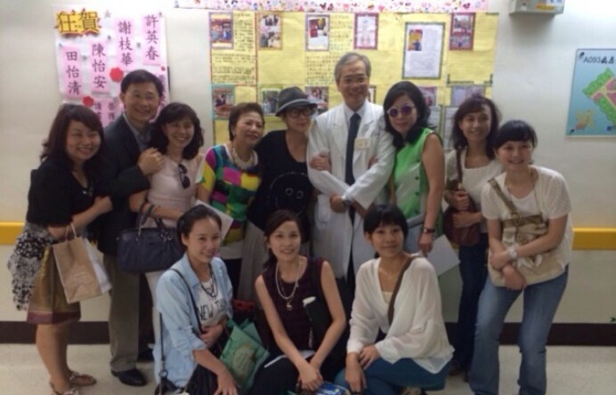 刘若英探望癌症病童