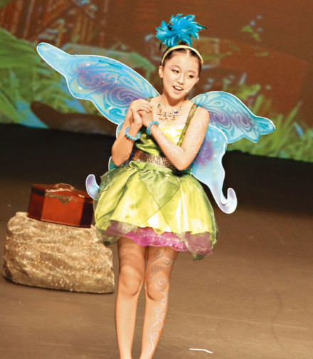 陈奕迅10岁女儿康堤歌舞表演遗传父母优点