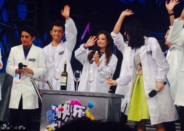 赵薇录制综艺节目