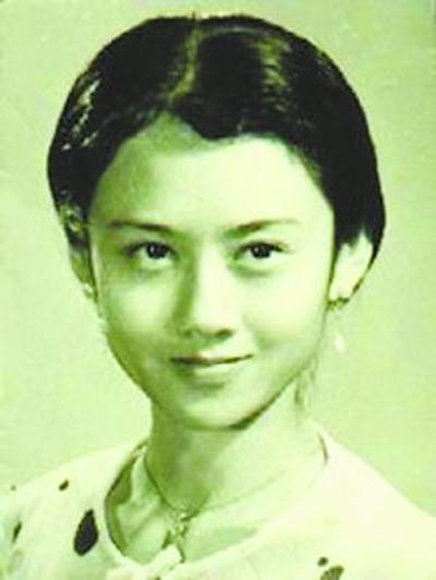 舞神杨丽萍青涩旧照 舞神杨丽萍青涩旧照