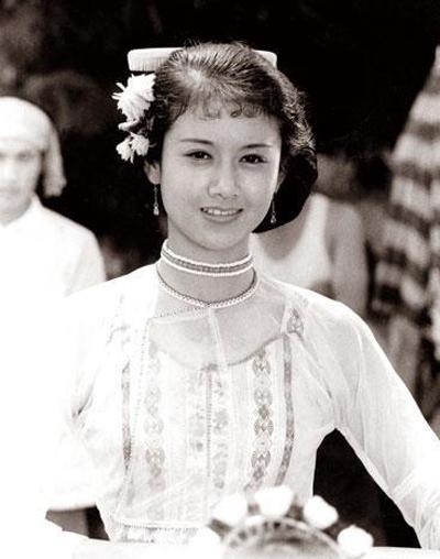 舞神杨丽萍青涩旧照 舞神杨丽萍青涩旧照