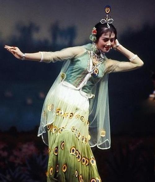 舞神杨丽萍青涩旧照 舞神杨丽萍青涩旧照