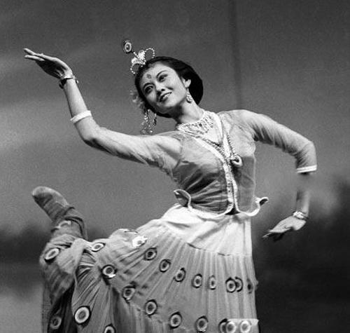 舞神杨丽萍青涩旧照 舞神杨丽萍青涩旧照