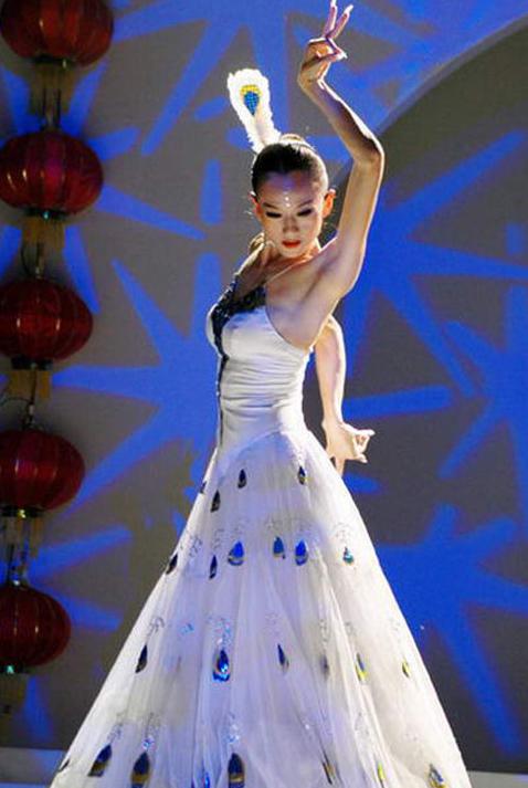 舞神杨丽萍青涩旧照 舞神杨丽萍青涩旧照