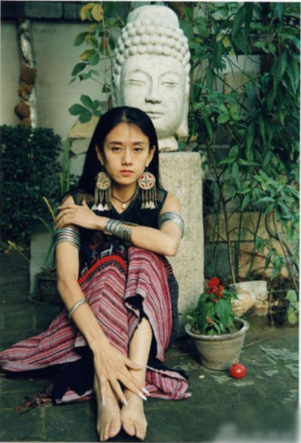 舞神杨丽萍青涩旧照 舞神杨丽萍青涩旧照