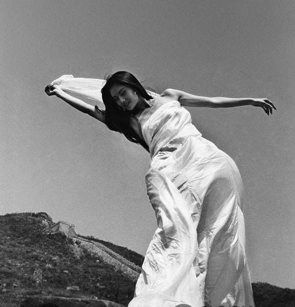 舞神杨丽萍青涩旧照 舞神杨丽萍青涩旧照