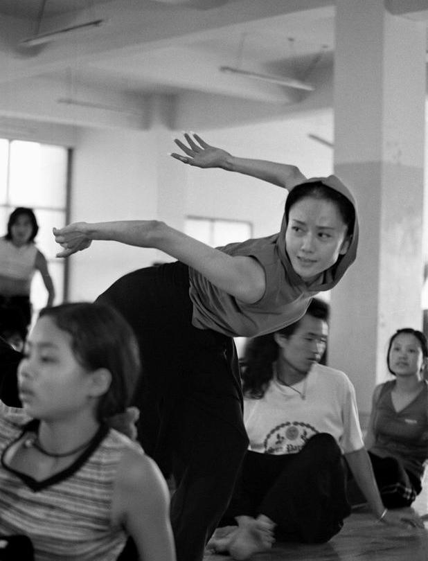 舞神杨丽萍青涩旧照 舞神杨丽萍青涩旧照