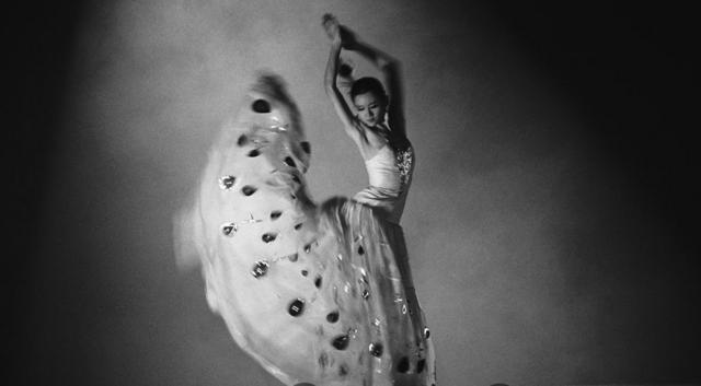 舞神杨丽萍青涩旧照 舞神杨丽萍青涩旧照